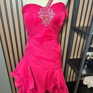 David’s bridal size 1/2 fusia dress